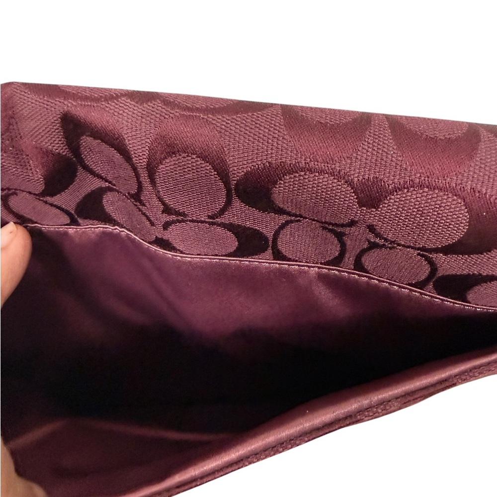 🆕 Coach burgundy fabric  signature C Bag with strap - Picture 5 of 8